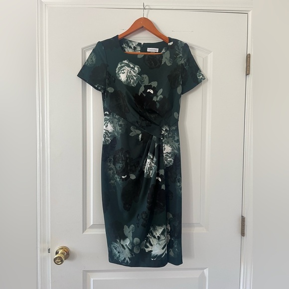 Calvin Klein Print Scuba Crepe Square Neck Short Sheath with Ruching Detail | 4 - Picture 4 of 9